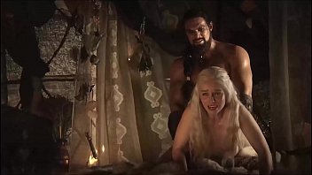 ฉากเด็ดxxxจากหนังดัง Game of Thrones โดนแม่ทัพเย็ดหีจนครางลั่น Emilia Clarke ซอยหีโหดในท่าหมา ต้องเย็ดทั้งน้ำตาจนจบเรื่อง