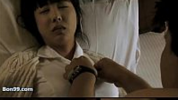 ฉากหนัง18+แนวข่มขืน หนังอีโรติกเกาหลี A Fresh Girl (2010) โดนลูกค้าหื่นมอมเหล้า แล้วพามาเย็ดในห้องเชือด เอาควยถูนมใหญ่ๆ พร้อมเอาควยตีหน้าก่อนเย็ดแตกใน