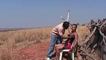 Pornhub african หนังโป้คู่รักผิวสี เล่นเซ็กส์ซาดิสกลางทุ่งหญ้าแอฟริกา ใช้แส้ม้าเฆี่ยนหี ตีแตด จับเย็ดท่าหมาเสร็จแล้วให้ผู้หญิงดูดควยต่อจนน้ำกามแตกคาเก้าอี้
