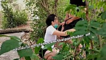 คลิปหลุด Thaipornhuber นักศึกษาสาวเทคนิคแอบหนีเรียนไปเย็ดกับแฟนหนุ่มในค่ายทหาร จับโม๊คควยแล้วยืนเย็ดเอ้าท์ดอร์ล่อกันในป่าโคตรเด็ด