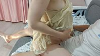 หนังโป๊คนท้อง Pregnant Porn ภรรยาสาวเงี่ยนใช้ท่าโปรดเย็ดกันตอนท้องแก่ ด้วยท่าหีโยกควยเอากันเบาๆบนโซฟาจนน้ำกามแตก